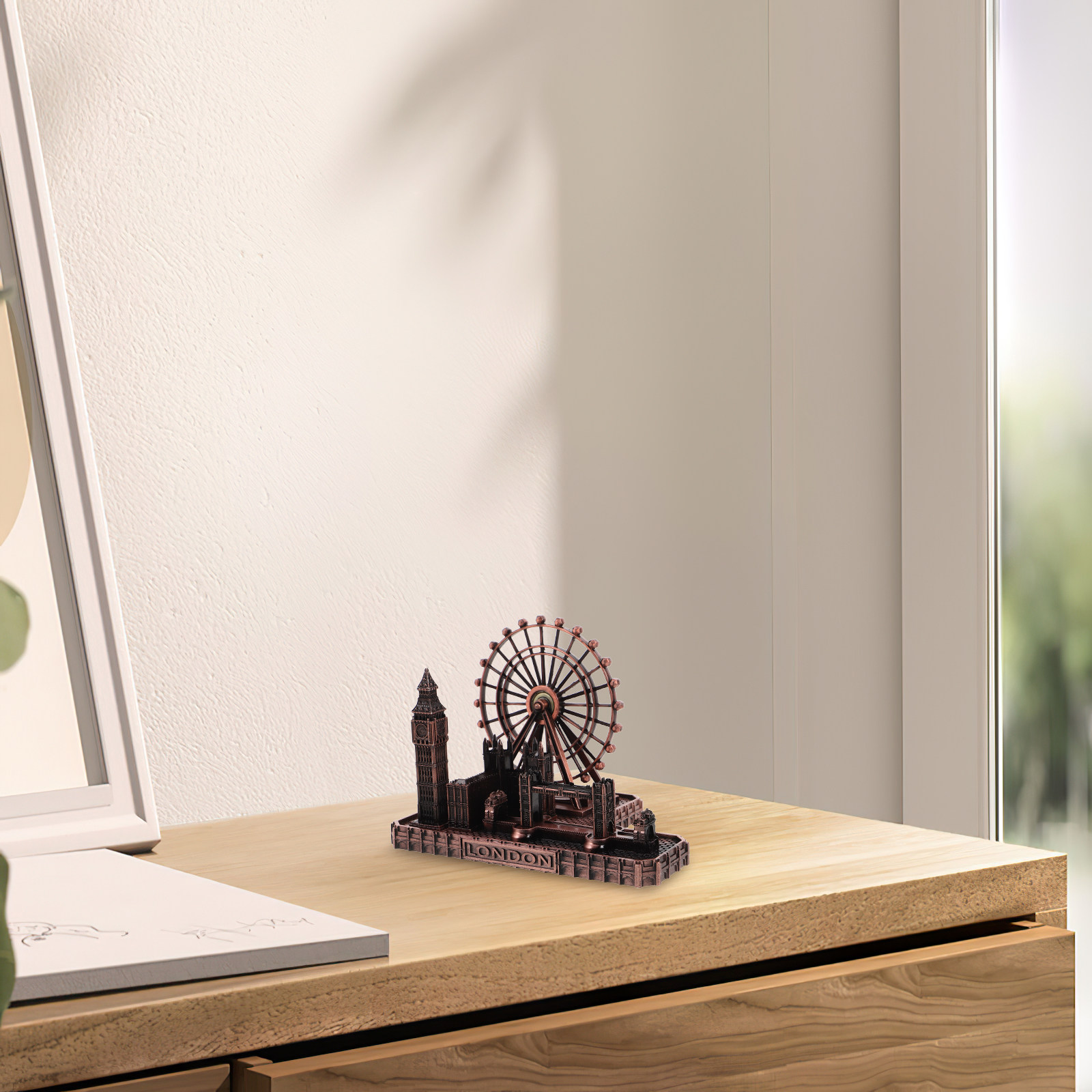 London Metal Sculpture Featuri - Home Office London ulasan dan harga
